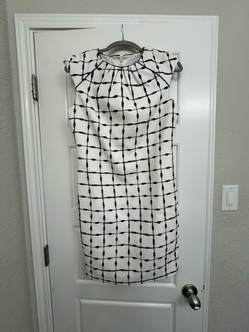 Belle Badgley Mischka Black & White Textured Grid Dress Size 6